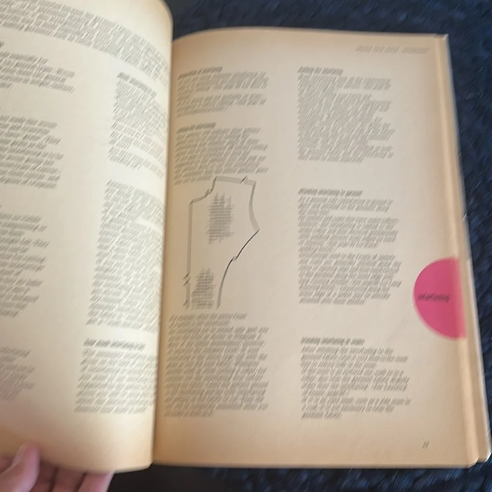 VINTAGE - 1962 - - SIMPLICITY SEWING BOOK - Picture 5 of 7